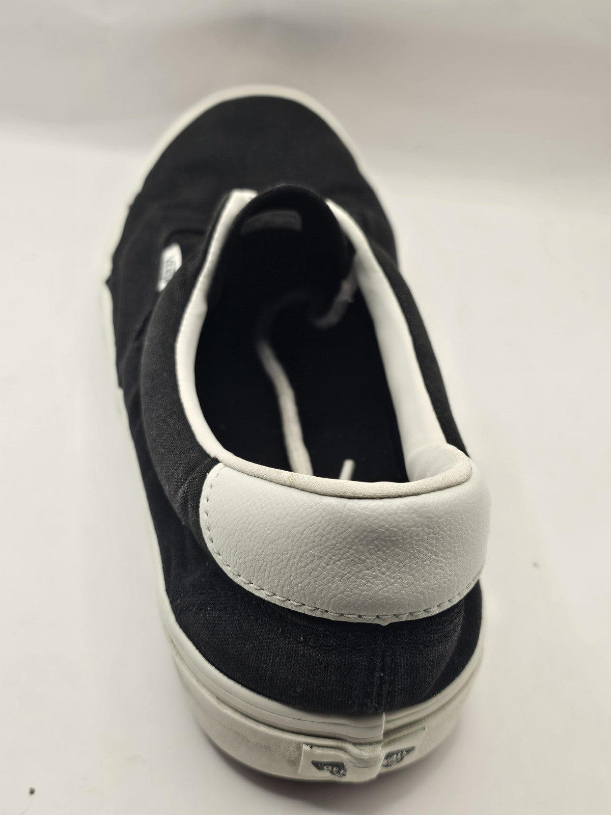 shoe profile (Image 4) — Preowned
