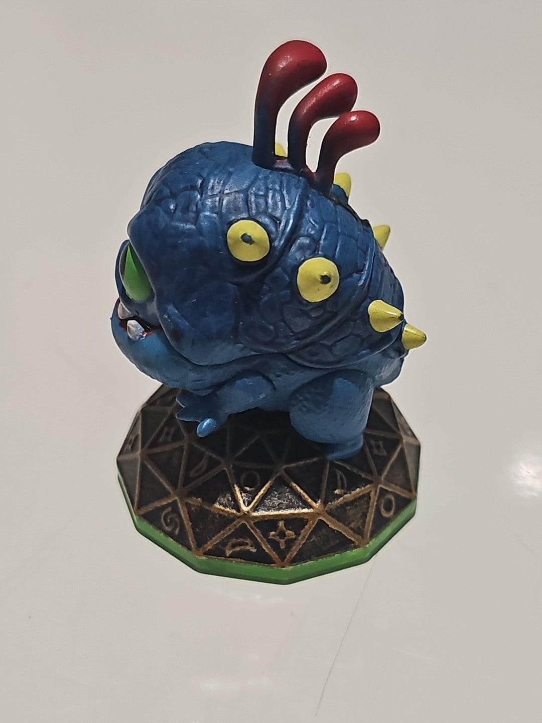 cap/hat front (Image 2) — Preowned