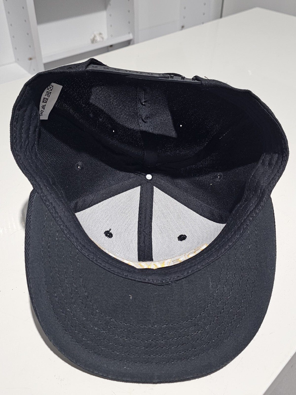 cap/hat front (Image 5) — Preowned