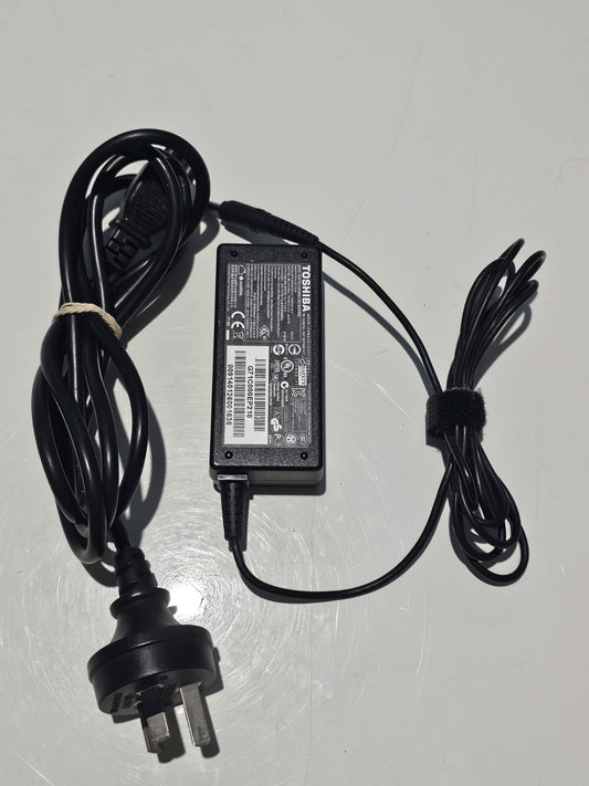 Genuine Toshiba 19V 2.37A 45W Laptop Power Adapter Tip 4.0 X 1.7mm PA5072E-1AC3 cap/hat front (Image 1) — Second-Hand