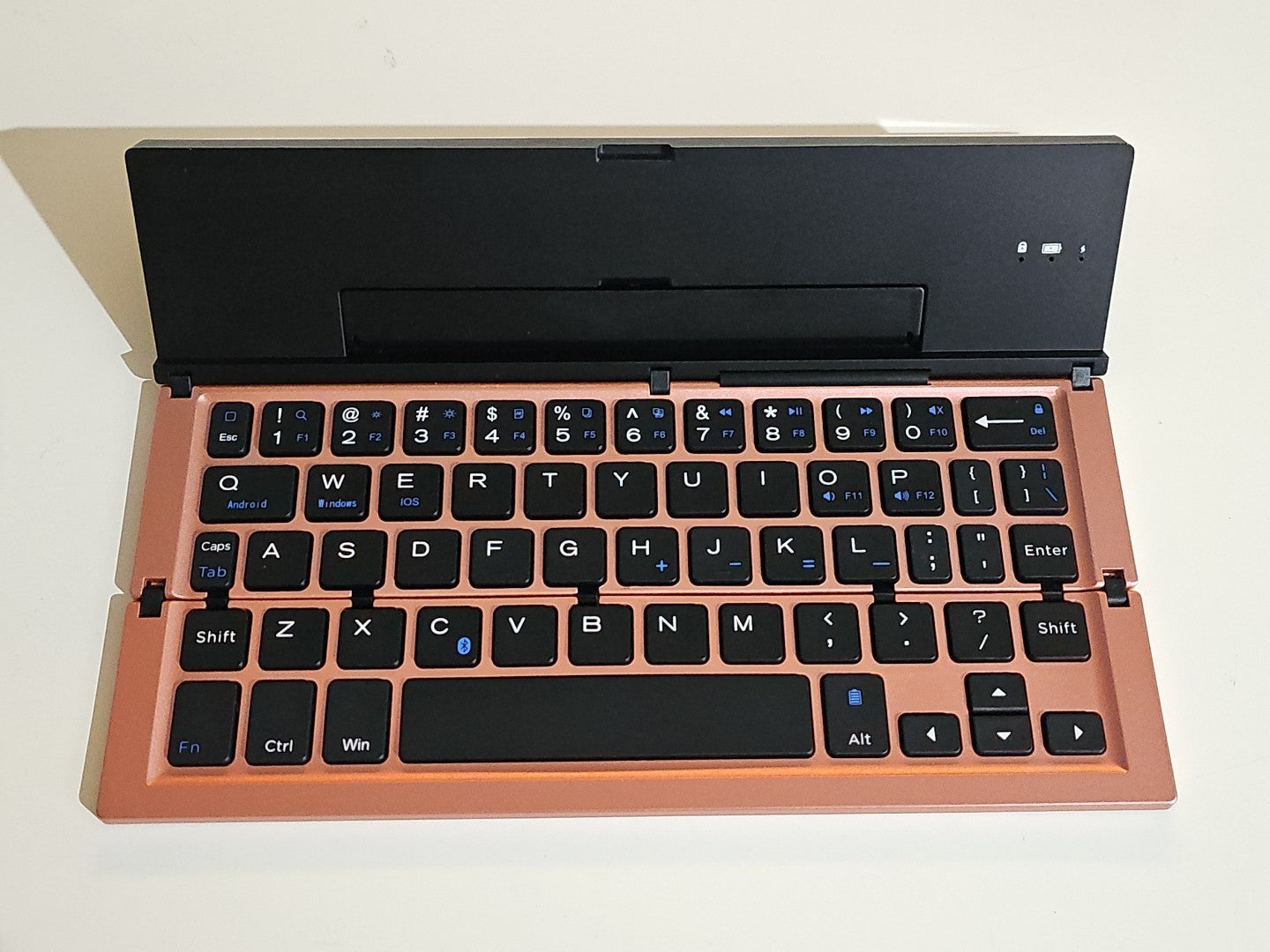 Geyes Folding Bluetooth Keyboard For Tablets/Handheld Screens telephone (Image 1) — Second-Hand