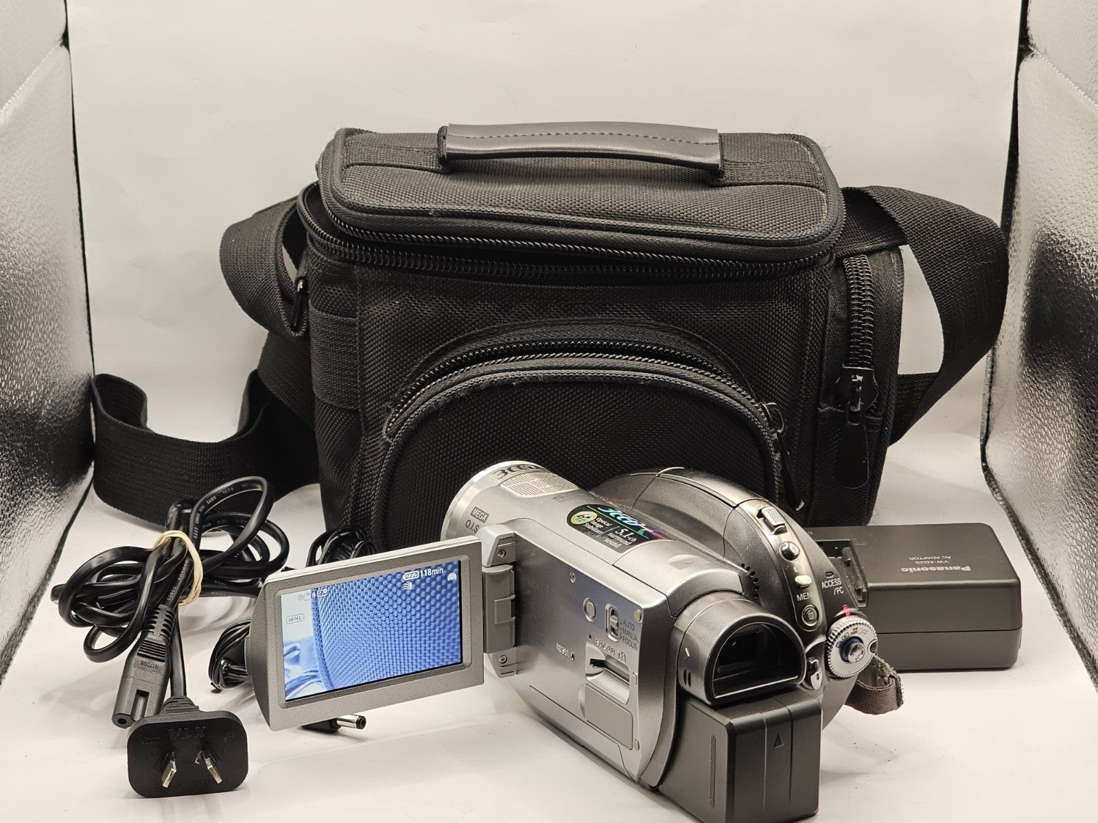 Panasonic HDC-DX1 DVD Camcorder AVCHD 12x Optical Zoom Tested Working + Acc Dvd case (Image 1) — Second-Hand