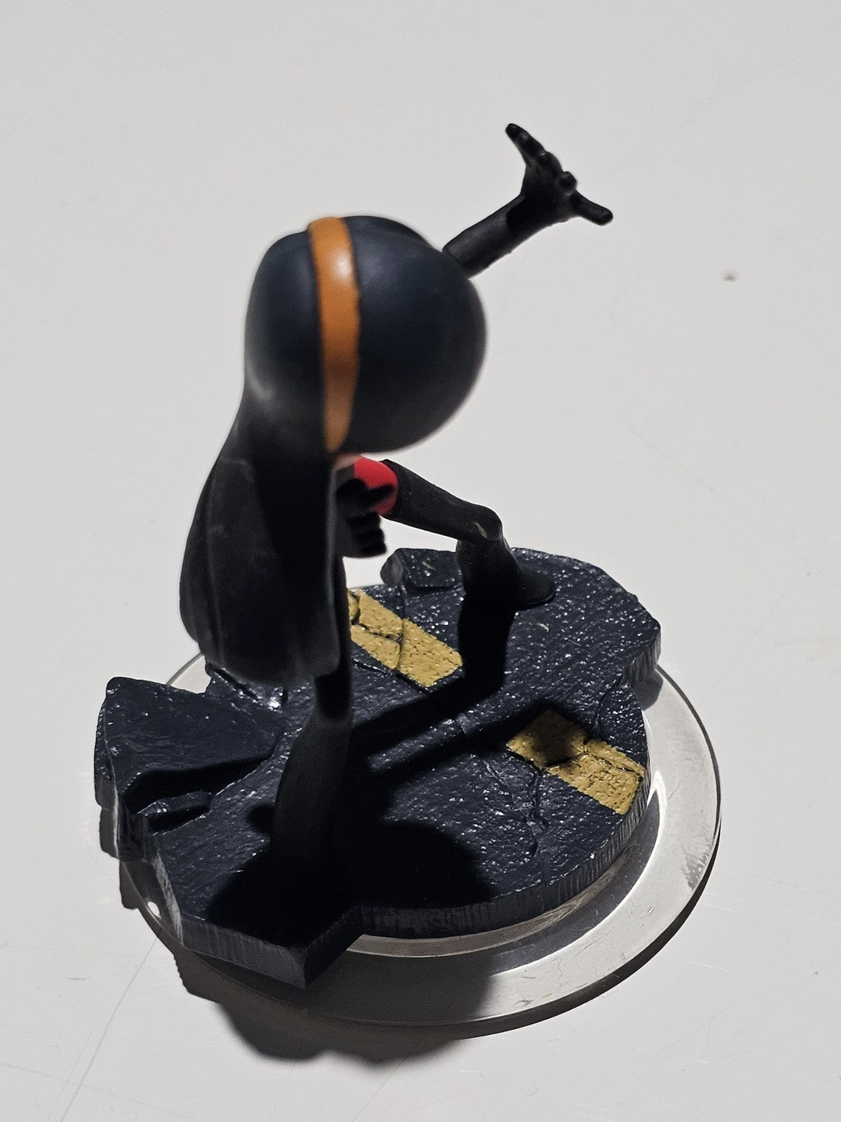 figure front (Image 3) — Preowned