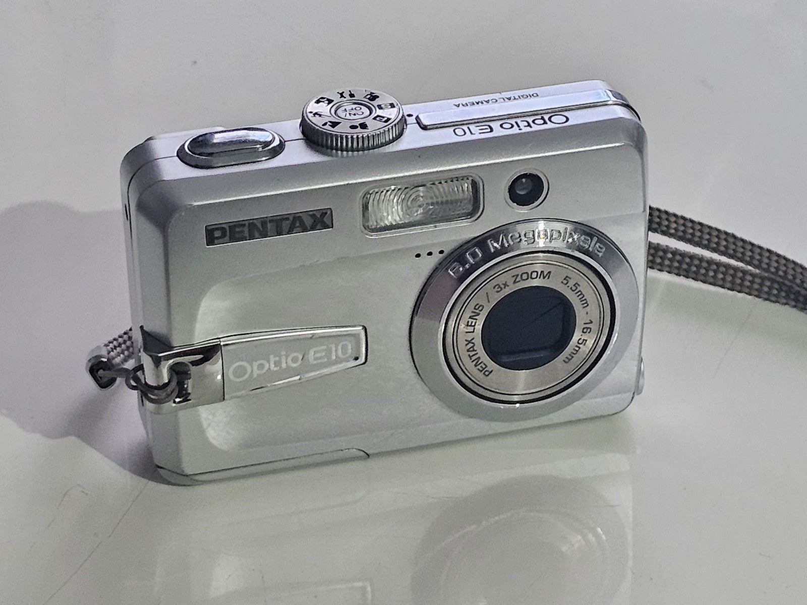 Pentax Optio E10 6.0 Megapixels 3x Zoom Digital Camera See Description device front (Image 1) — Second-Hand