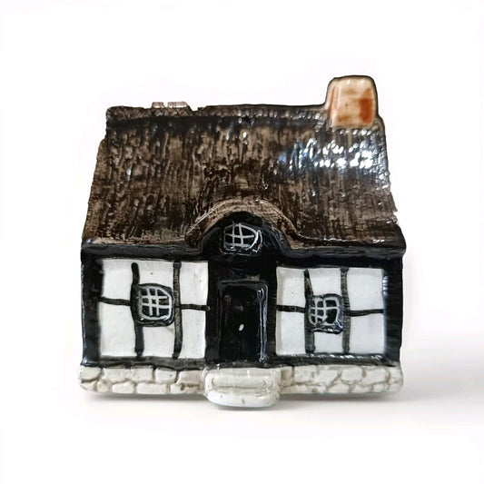 Britain In Miniature #28 Cruck House cap/hat front (Image 1) — Second-Hand