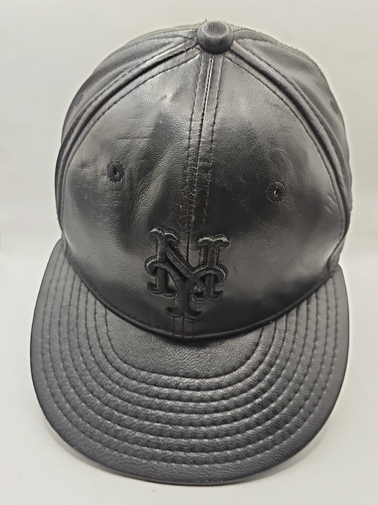 New York Yankees Men's New Era Genuine Leather Retro Crown 9FIFTY Cap CD4 Black cap/hat front (Image 1) — Second-Hand