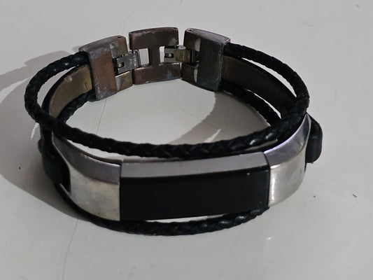 Fitbit Watch - Slim - Untested Parts Or Repair product photo (Image 1) — Broken (For Parts or Repair)