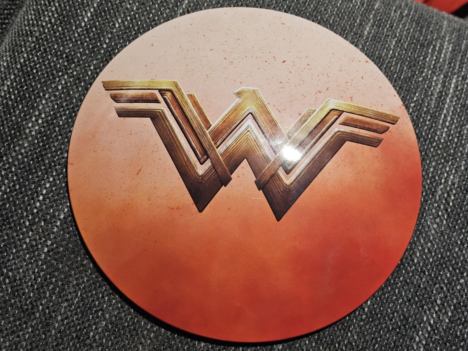 HOYTS Cinema Collectable Popcorn Tin Lid (Lid Only) - Wonder Woman Dc Comics book cover (Image 1) — Second-Hand