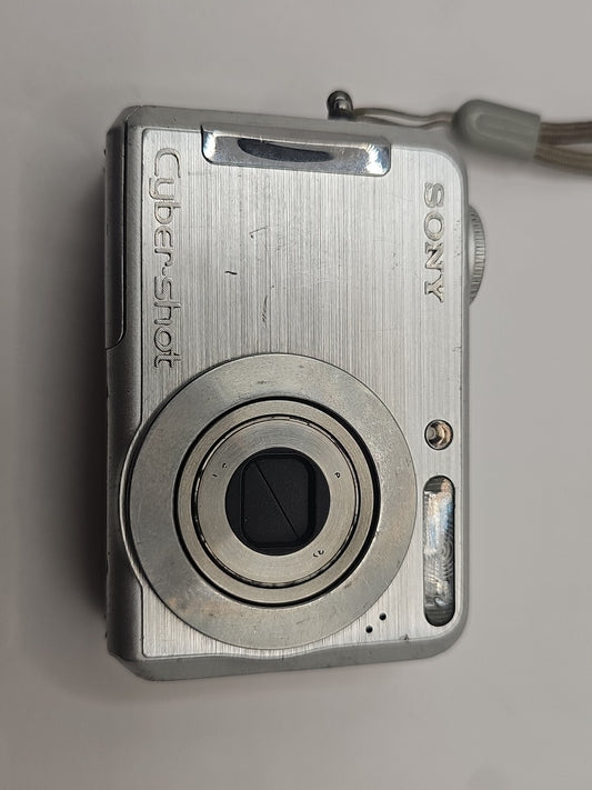 Sony Cyber-Shot DSC-S700 7.2MP device front (Image 1) — Second-Hand