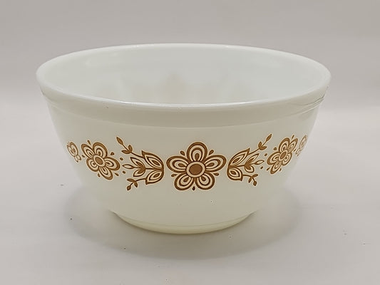 Pyrex #402 Butterfly Gold 1 1/2 qt Mixing Bowl Excellent Condition cap/hat front (Image 1) — Second-Hand
