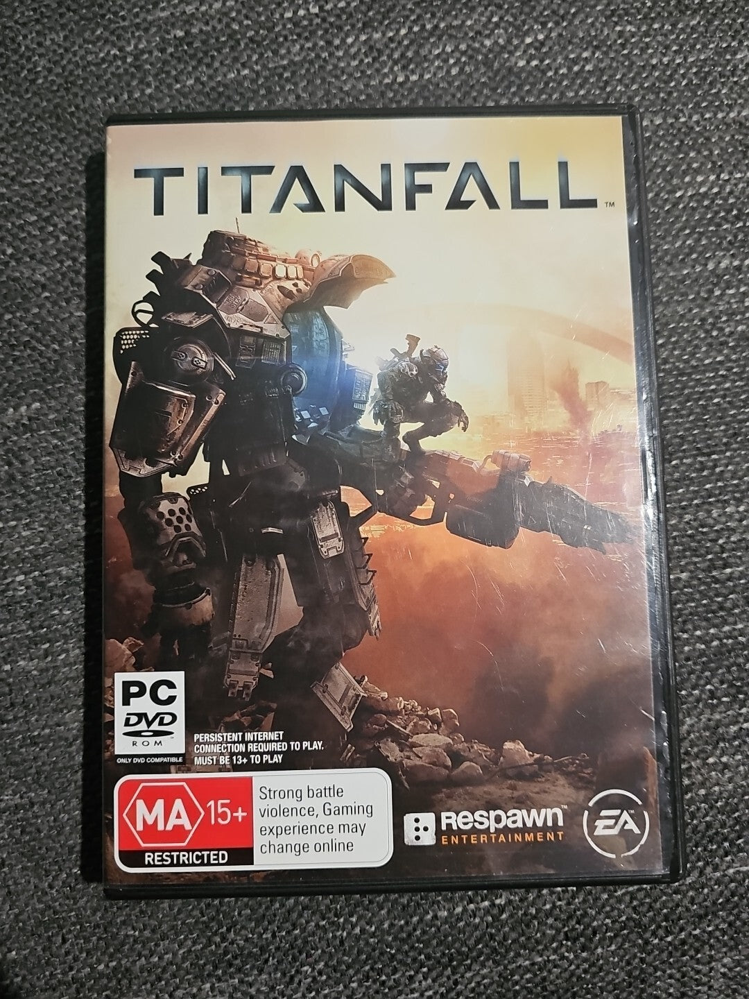 TITANFALL (PC DVD ROM) Game 3 Discs Dvd case (Image 1) — Second-Hand