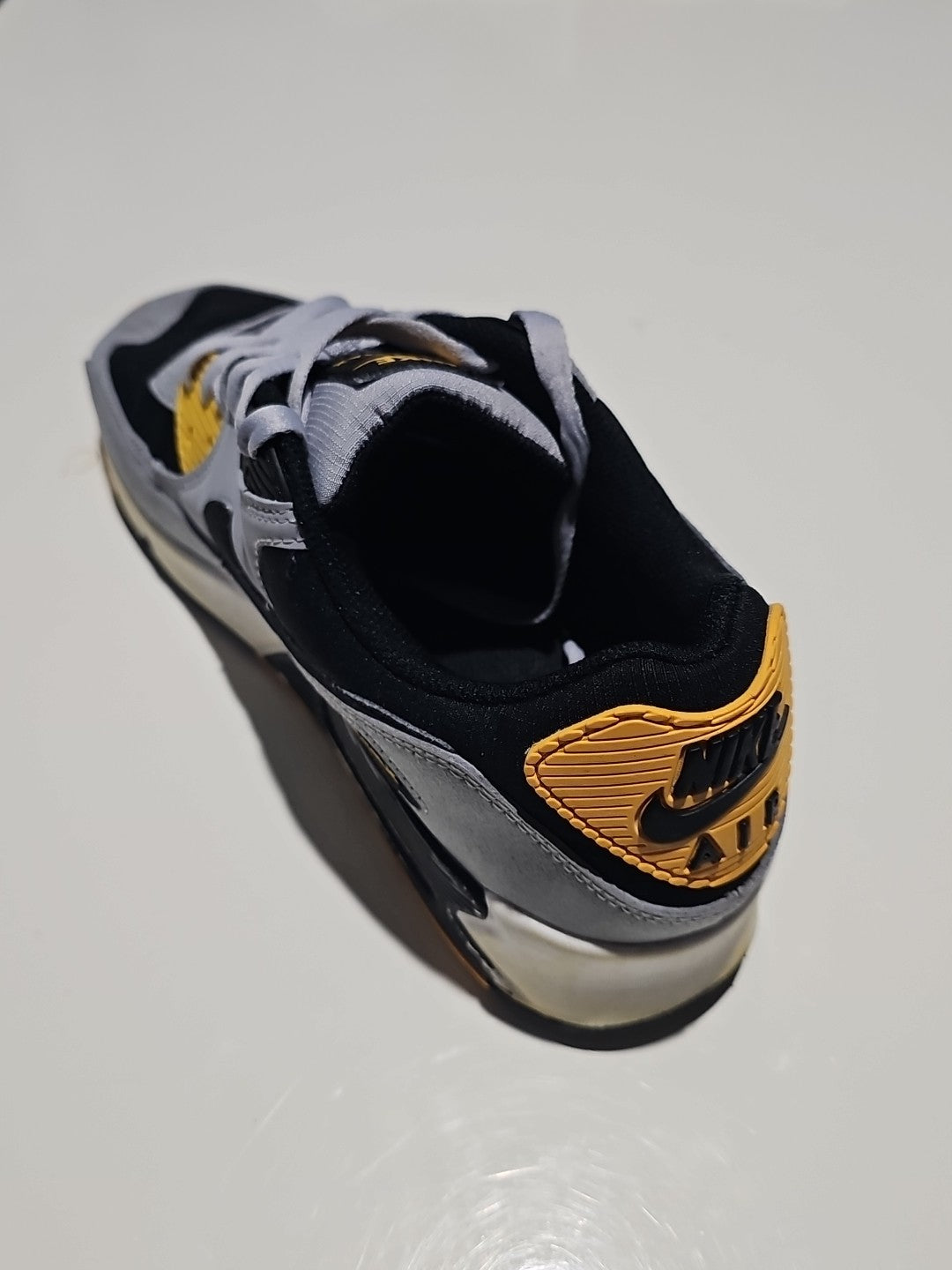 cap/hat front (Image 9) — Preowned