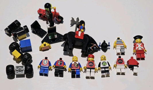 Vintage Lego Pieces ~ Minion Characters Knight Horse. product photo (Image 1) — Second-Hand