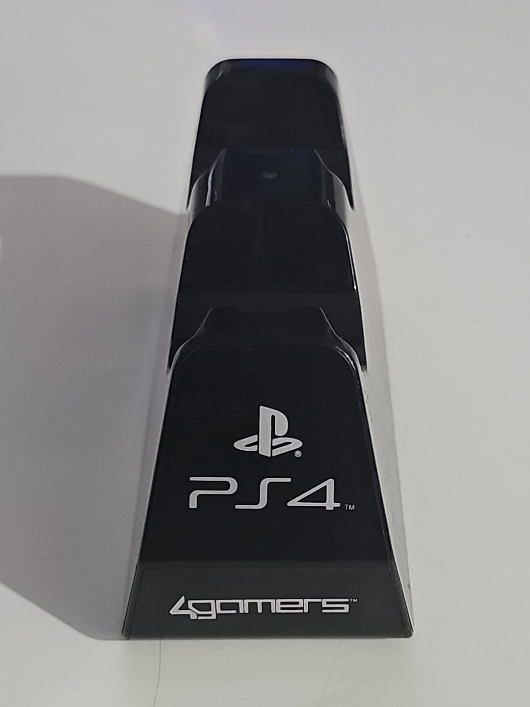 4Gamers Sony Playstation PS4 Dual Gamepad Stand Dock for 2 Controllers PS4 cover photo (Image 1) — Second-Hand