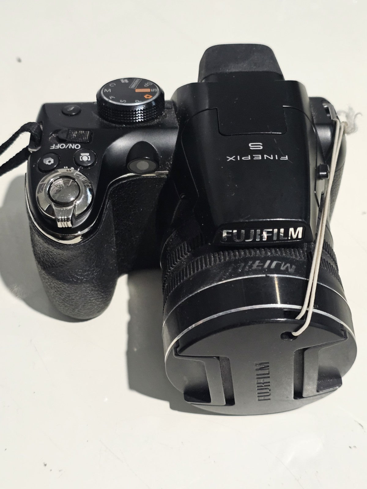 Fujifilm FinePix S4200 Digital Camera 14MP 24x Zoom | Parts / Untested device front (Image 1) — Untested