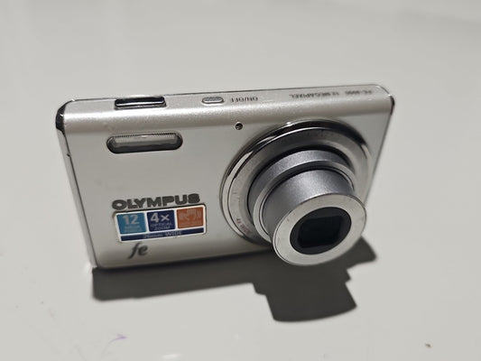 Olympus FE4000 Compact Digital Camera 12MP Silver 4x 26mm Wide DIS Camera Only device front (Image 1) — Second-Hand