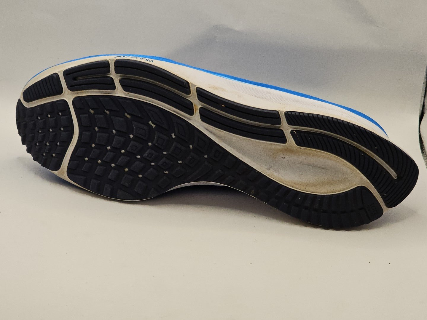 shoe profile (Image 5) — Preowned