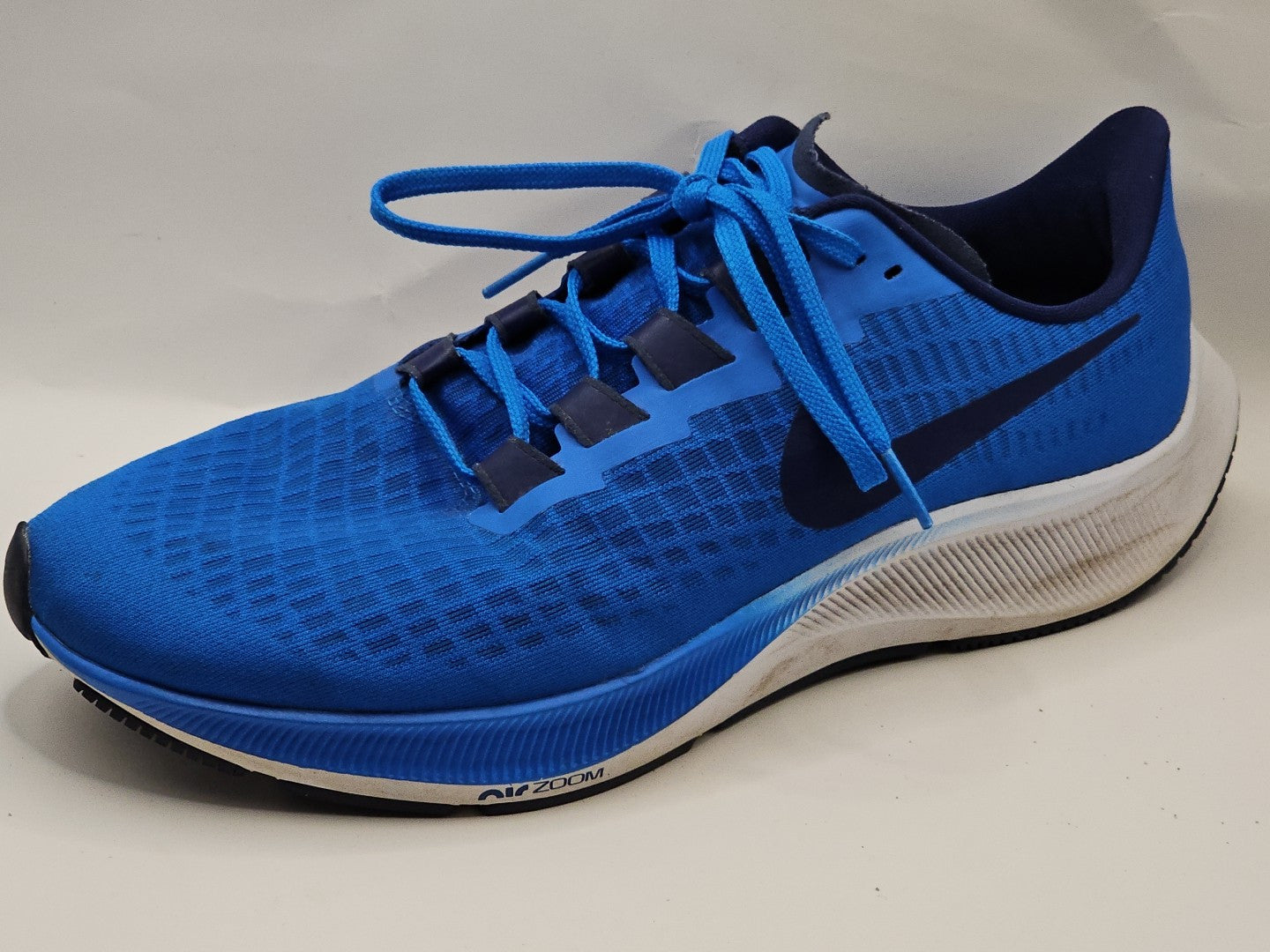 shoe profile (Image 4) — Preowned